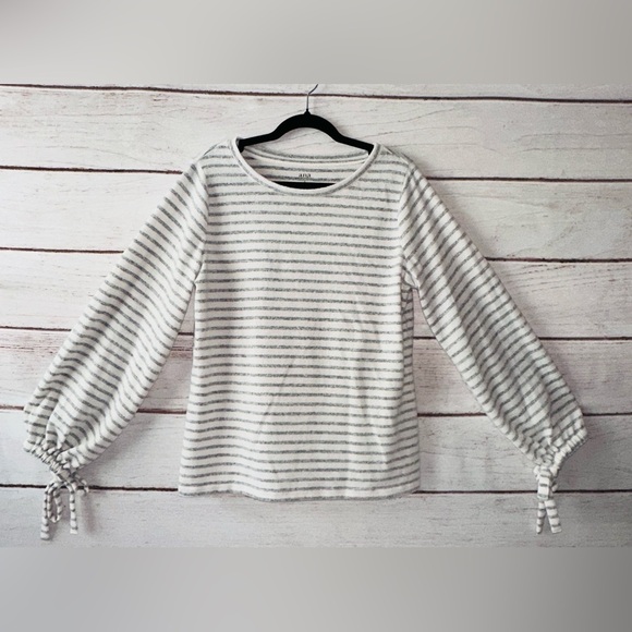 a.n.a Gray Striped Balloon Sleeve Lightweight Fuzzy Top - Size Large Office - Picture 1 of 7